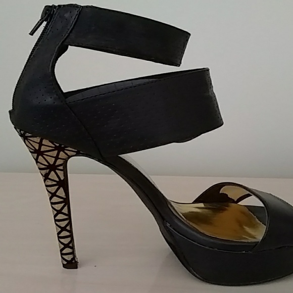 Shoes - Picture 4 of 6